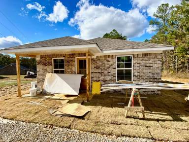 Main picture of 1140 County Road 194