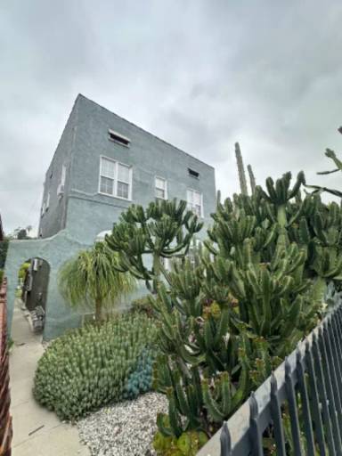 Main picture of 927 1/2 Parkman Ave