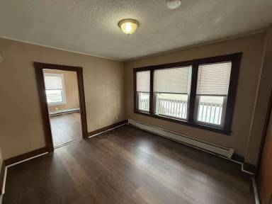 Main picture of 1624 N Main St