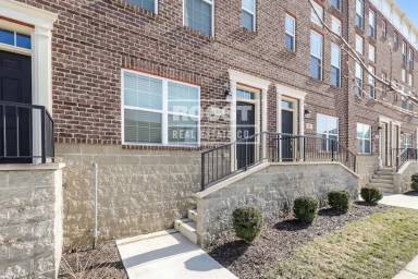 Main picture of 10 N Center St
