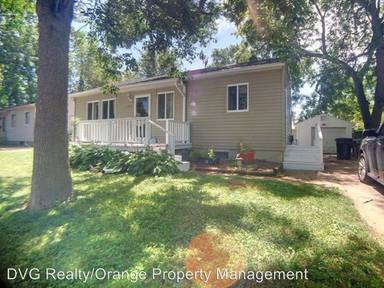 Main picture of 905 W 31st Ave