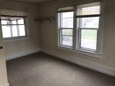 Main picture of 915 Main St E