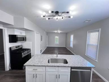 Main picture of 5651 Plumer St