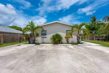 Main picture of 2449 Saginaw Ave
