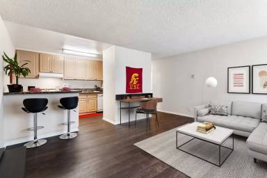 Main picture of 947 W 30th St