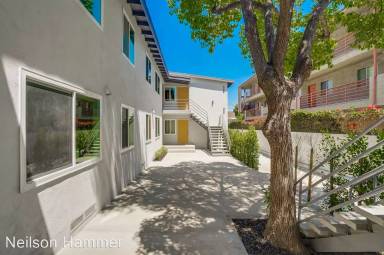 Main picture of 566 N Kenmore Ave