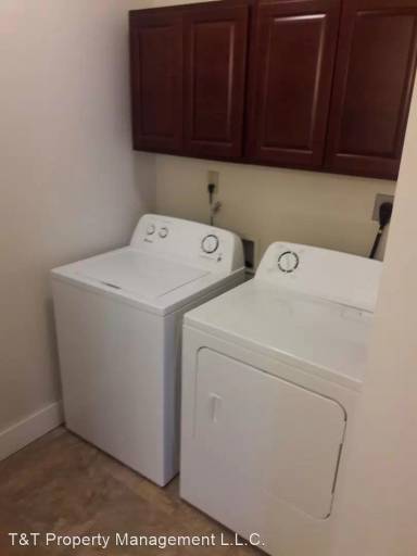 Main picture of 2022 N Ferry St