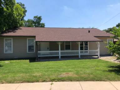 Main picture of 810 E 5th St