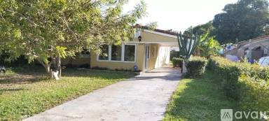 Main picture of 1582 NE 180th St