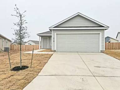 Main picture of 219 Sosie St