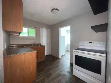 Main picture of 2402 S Dixie Dr