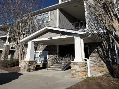 Main picture of 300 Vista Lake Dr