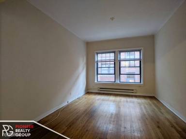Main picture of 654-64 W Cornelia Ave
