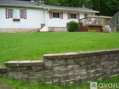 Main picture of 9 Hillside Rd