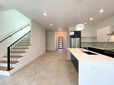 Main picture of 1726 N Olive St