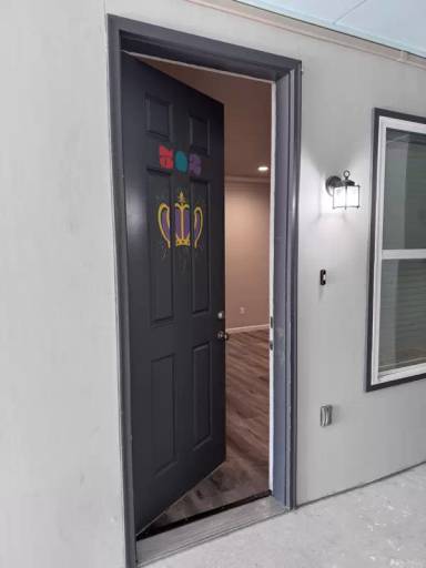 Main picture of 305 W 2nd St