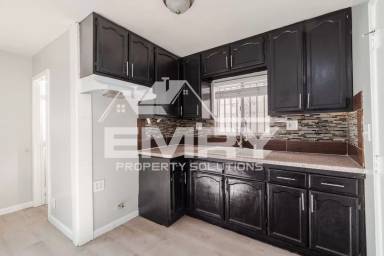 Main picture of 5547 Holmes Ave