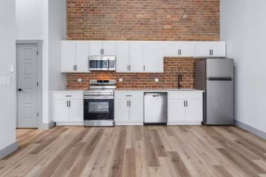 Main picture of 213 E Main St
