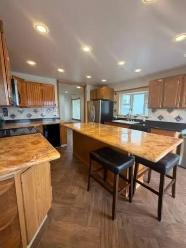 Main picture of 2102 Grand Ave
