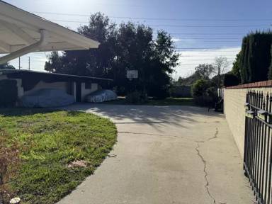 Main picture of 7151 N Muscatel Ave