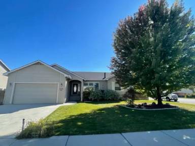 Main picture of 409 W Tehuti St