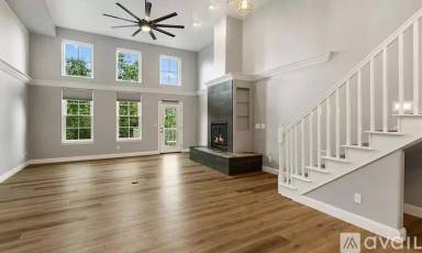 Main picture of 910 S Weber St