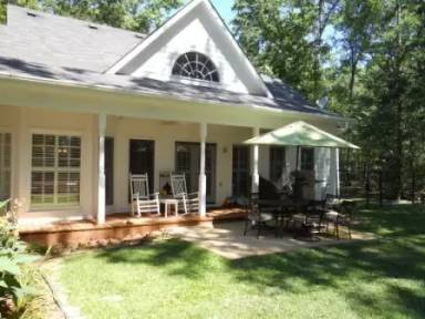 Main picture of 1261 Moores Ford Rd