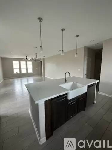 Main picture of 610 S Viento Dorado St