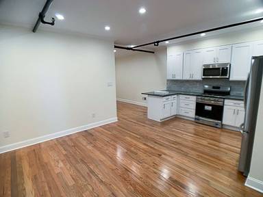 Main picture of 99 West 9th St
