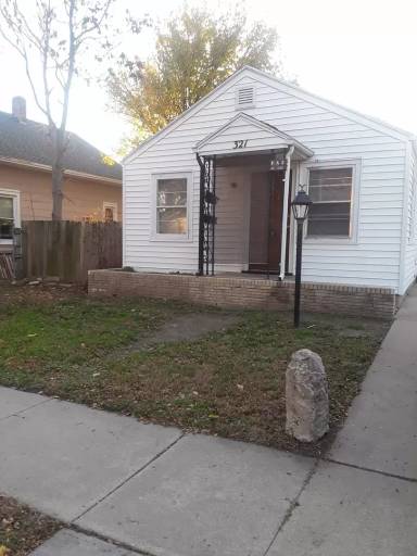Main picture of 321 S Walnut St