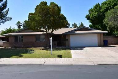 Main picture of 735 E Manhatton Dr
