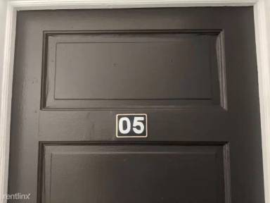 Main picture of 934 S Lake St