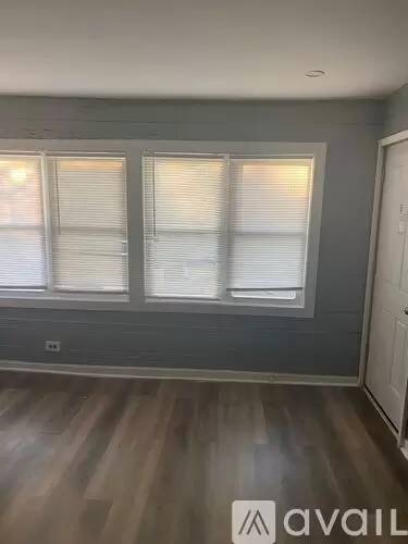 Main picture of 5734 S Loomis Blvd