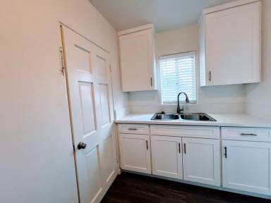 Main picture of 1942 San Diego Ave