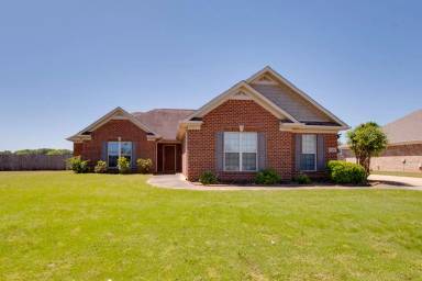 Main picture of 120 Lexi Ln