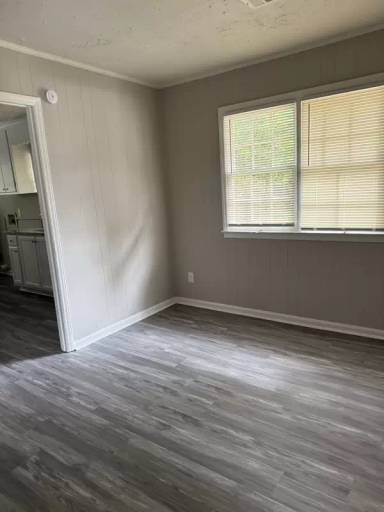 Main picture of 100 Oak Ln