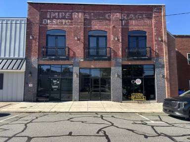 Main picture of 104 S Fourth St