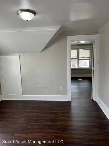 Main picture of 2113 Blake Ave
