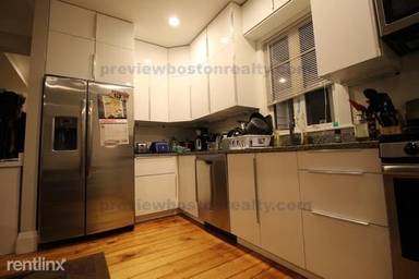 Main picture of 131 Summer St