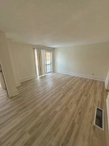 Main picture of 170 E 192nd St