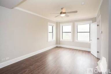 Main picture of 817 W Lakeside Pl