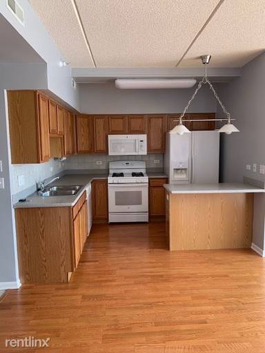 Main picture of 105 W Saint Charles Rd