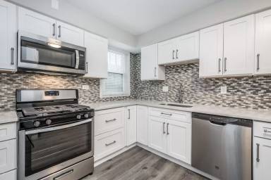 Main picture of 51 Briggs St