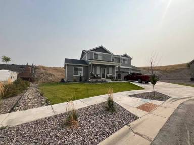 Main picture of 395 Elouise Cobell St