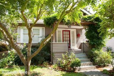Main picture of 4622 1st Ave NE