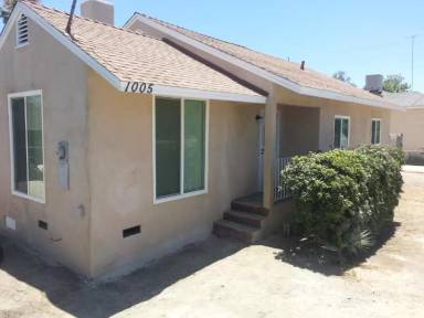 Main picture of 1005 S Santa Fe Ave