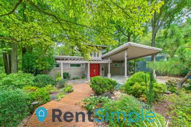 Main picture of 6502 Lakeview Dr