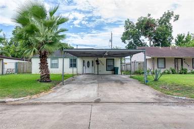 Main picture of 2212 Camille St