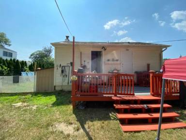 Main picture of 202 W 1st St