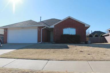 Main picture of 8212 NW 84th St